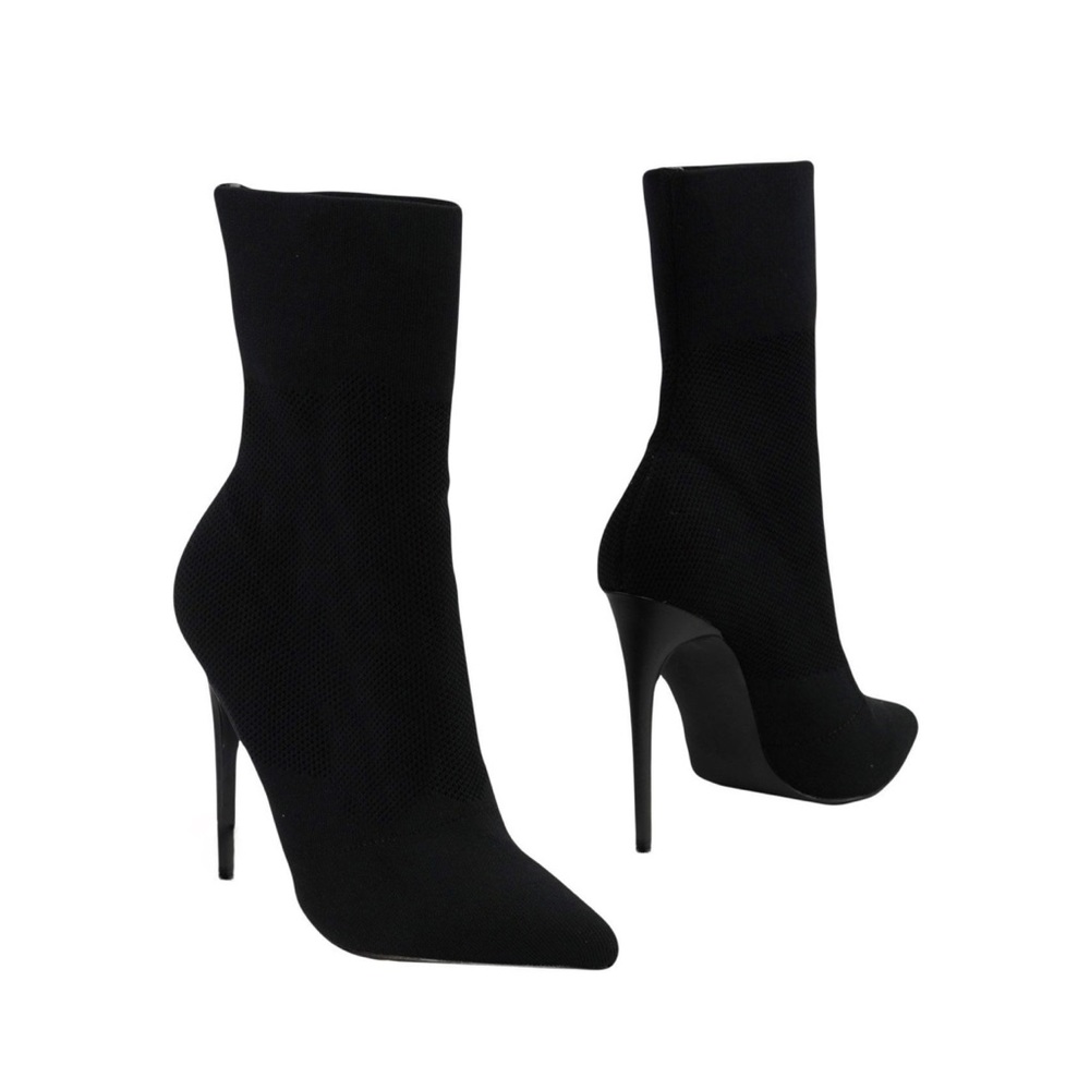 STEVE MADDEN Black Pointed Ankle Boots